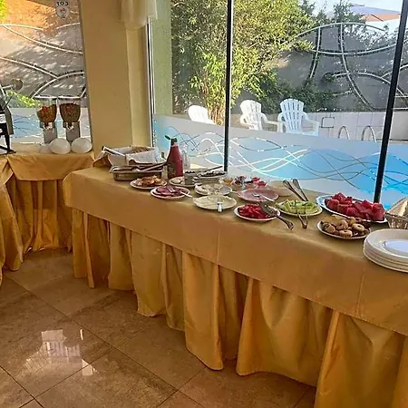 Ξενοδοχείο Fresh Family Ράβντα